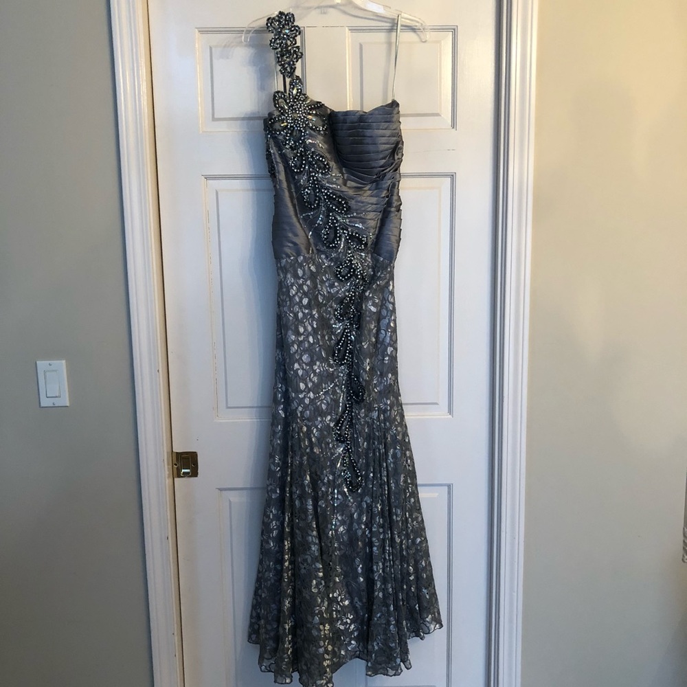 • GREY RHINESTONE EVENING GOWN •